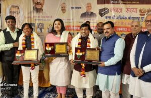 सर्वेश अस्थाना डॉ दूधनाथ शर्मा सम्मान व मणिका दुबे पं दीनदयाल उपाध्याय सम्मान से सम्मानित