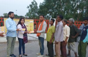 गरीब-असहाय व्यक्तियों के भोजन व वस्त्र वितरित