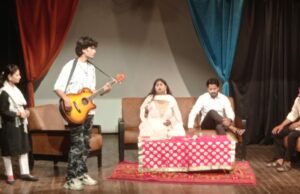 मंच पर उतरा ‘पागल बीवी का महबूब’