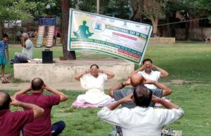 नियमित योग अभ्यास भरता है जीवन में प्रकाश