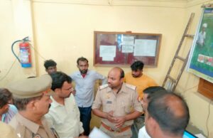 आधार केन्द्र आपरेटर पर अवैध वसूली किये जाने का आरोप