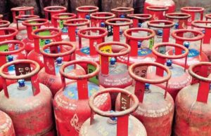 गैस सिलेंडर ₹200 सस्ता, उज्ज्वला लाभार्थियों को ₹400 की छूट