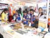 कला सम्बंधित किताबों के बीच चल रहीं साहित्यिक परिचचाएं