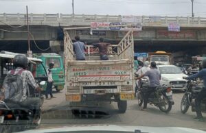 जाम का झाम बना बुद्धेश्वर चौराहा ट्रैफिक व्यवस्था पूरी तरह ध्वस्त