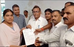 सीतापुर बार एसोसिएशन द्वारा एसडीएम को ज्ञापन सौंपा गया