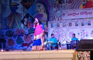 प्रयागराज में लोकगायिका प्रीति लाल ने प्रस्तुतियों से प्रयागराज का दिल जीत लिया