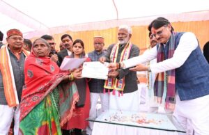 स्वतंत्र देव सिंह ने सरोजिनी नगर के विभिन्न ग्राम पंचायतों में जल जीवन मिशन के अंतर्गत चल रही परियोजनाओं का निरीक्षण किया