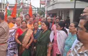 जानकीपुरम में पैदल मार्च व शांतिपूर्ण प्रदर्शन पार्षद राजकुमारी मौर्य रहीं मौजूद