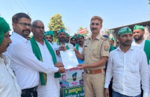 किसानों ने राष्ट्रपति को संबोधित (25) सूत्री मांगो का ज्ञापन थाना अध्यक्ष जानकीपुरम को सौंपा