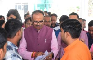 ऐम्बुलेंस कम्पनी जीवीके ईएमआरआई ग्रीन हेल्थ सर्विस के आगे स्वास्थ्य मंत्री बेबस