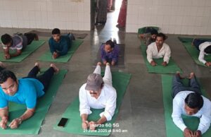 मछरेहटा सीएचसी में योग दिवस के अवसर पर योग कर स्वस्थ जीवन का दिया संदेश