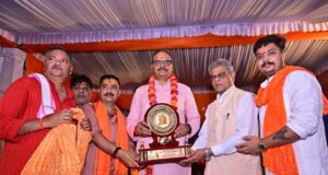 डिप्टी सीएम बृजेश पाठक ने हृदय नारायण श्रीवास्तव को दी श्रद्धांजलि