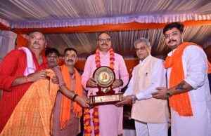 डिप्टी सीएम बृजेश पाठक ने हृदय नारायण श्रीवास्तव को दी श्रद्धांजलि