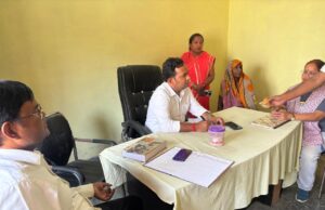 सीएचसी अधीक्षक डॉ कमलेश कुमार ने किया केंद्रों का औचक निरीक्षण